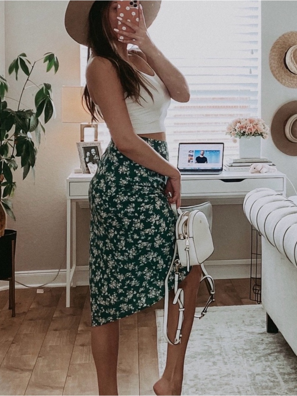 Showpo size 4 green and white mini skirt
